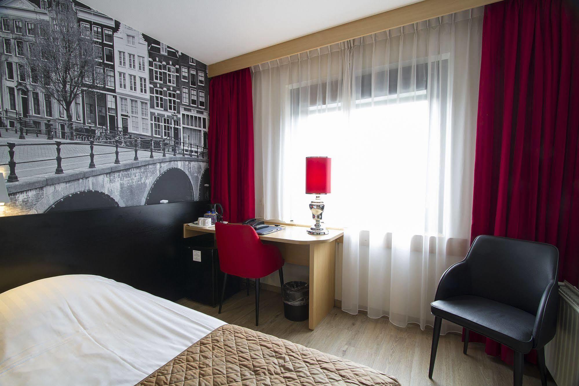 Hotel Bastion Schiphol 3*