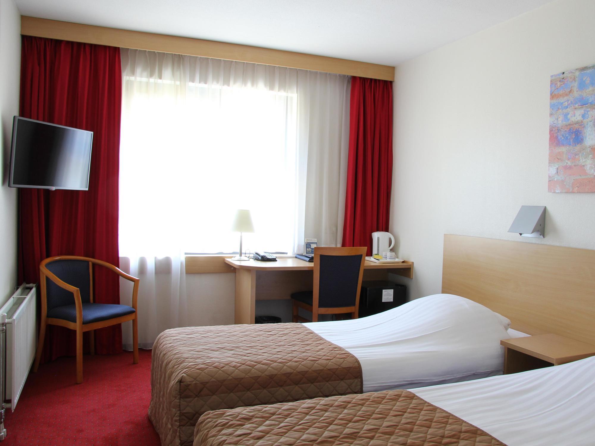 Hotel Bastion Schiphol 3*